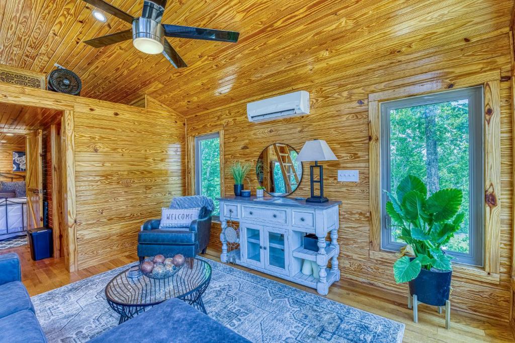 The Geminia dreamy, waterfront tiny cabin in Rogersville, Alabama